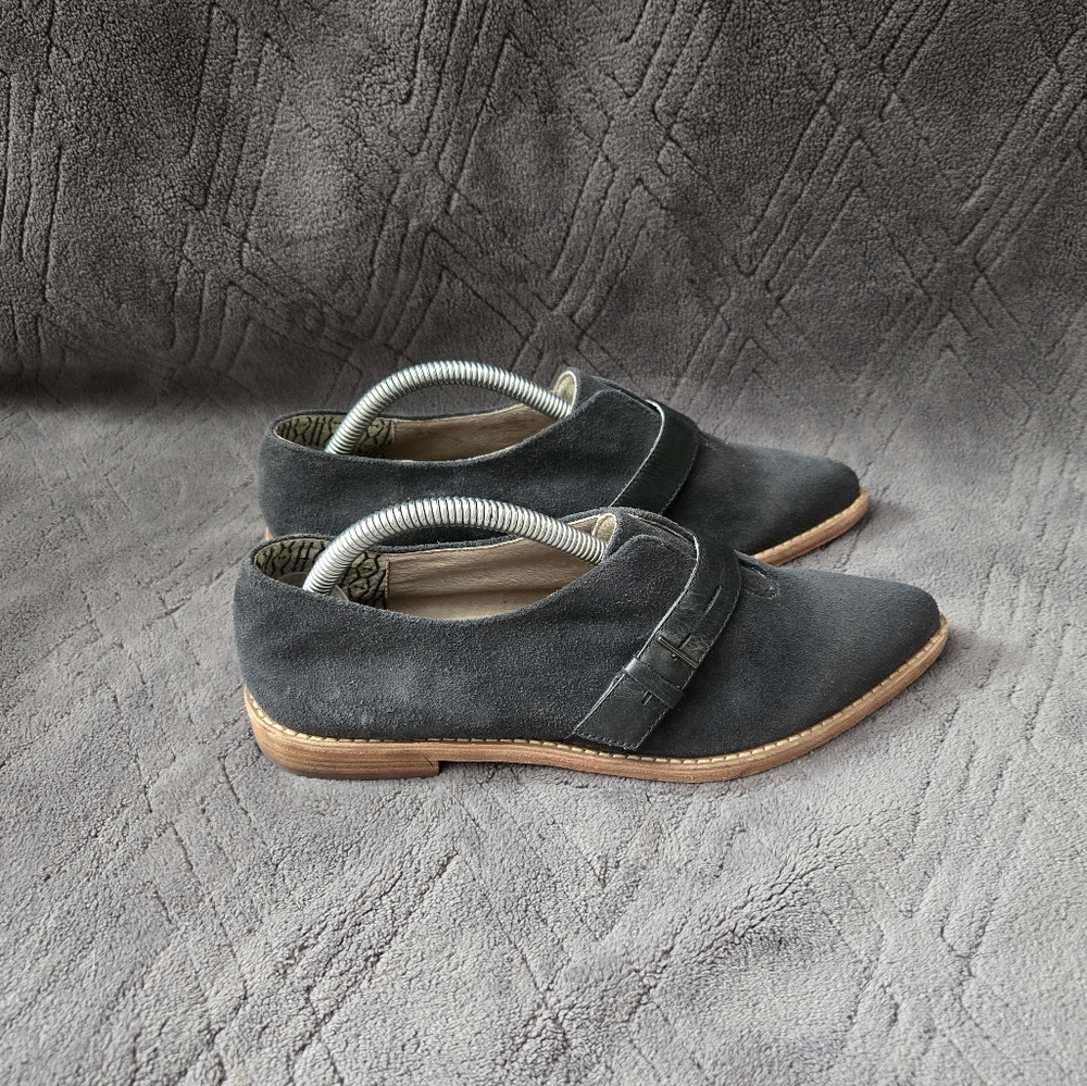 Matt Bernson Point Toe Point Loafers Womens Sz 6.5 Blue Suede Dress Shoes.